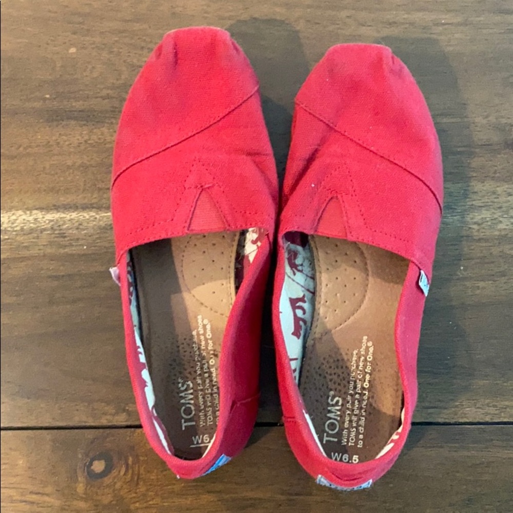 TOMS Classic Canvas Slip-one size 6.5
